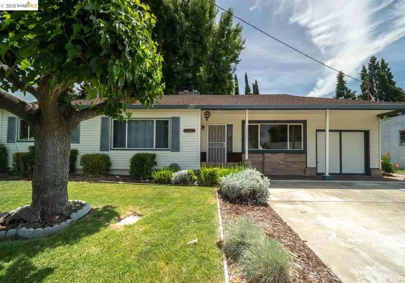 1240 Apple Dr, Concord, CA 94518