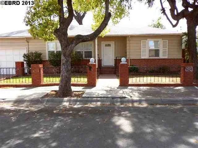 116 Oak Place, Pittsburg, CA 94565-3821