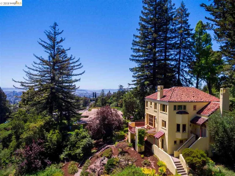 6144 Wood Dr, Oakland, CA 94611