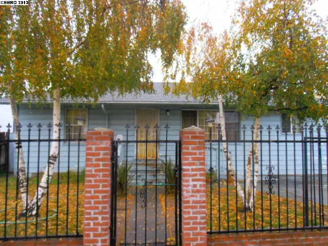 424 Clara St, Oakland, CA 94603-1104