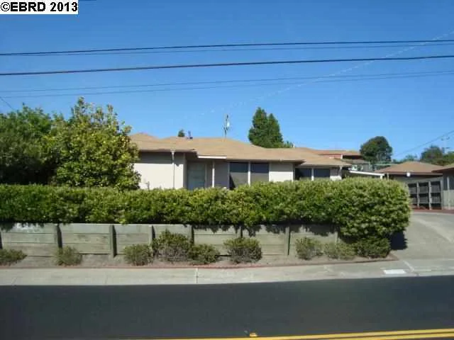 2530 Tara Hills Dr, San Pablo, CA 94806-1450