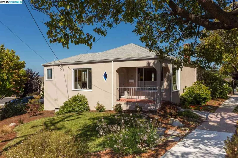 5631 Burlingame Ave, Richmond, CA 94804