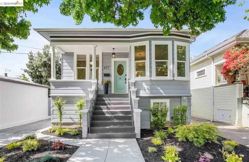 457 Cavour St, Oakland, CA 94618