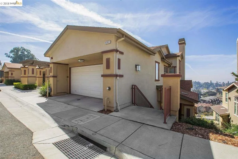 6303 Rocky Point Ct, Oakland, CA 94605