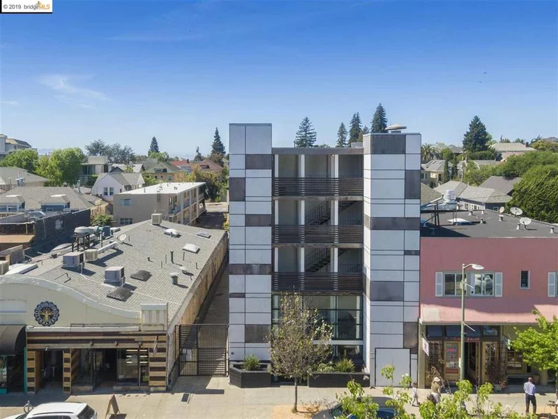 4141 Piedmont Ave #401 -Penthouse, Oakland, CA 94611