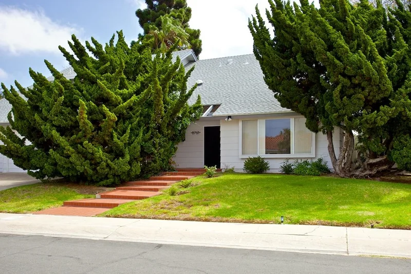 8761 Cliffridge, La Jolla, CA 92037