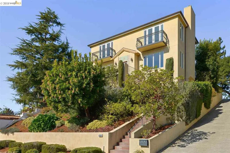 6168 Contra Costa Rd, Oakland, CA 94618