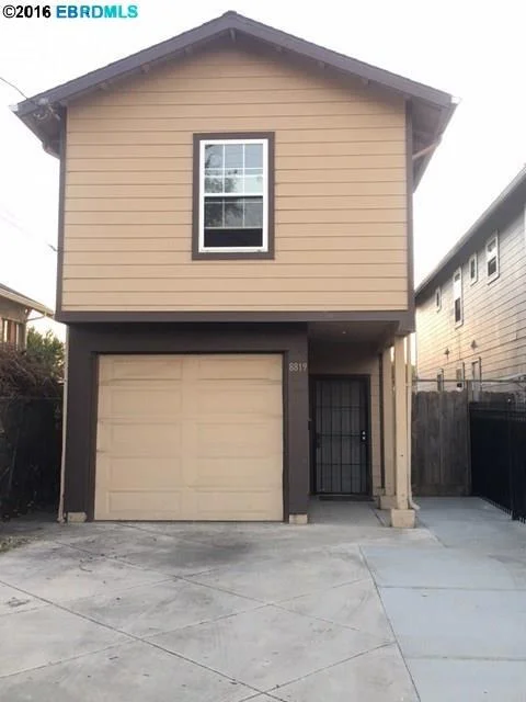 8819 D St, Oakland, CA 94621