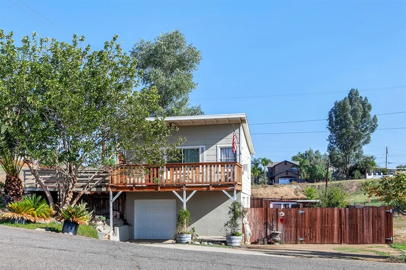 424 Lookout St, Lake Elsinore, CA 92530