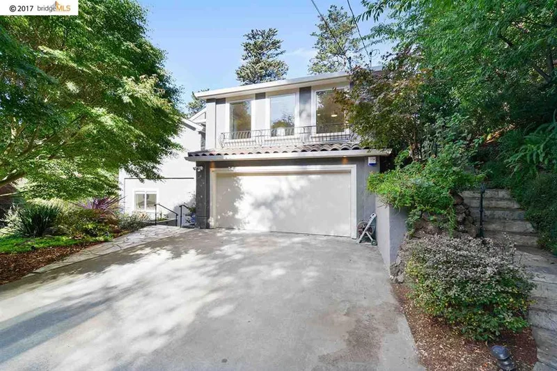 30 White Ct, Oakland, CA 94611
