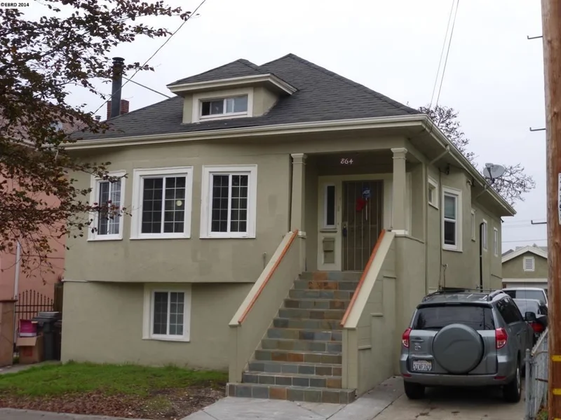 864 52nd St, Oakland, CA 94608-3240