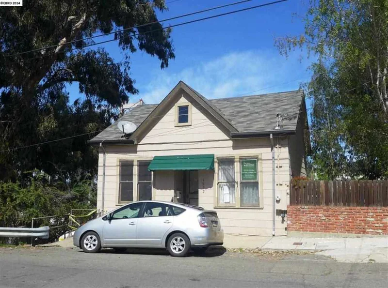 1232 Starr St, Crockett, CA 94525-1140