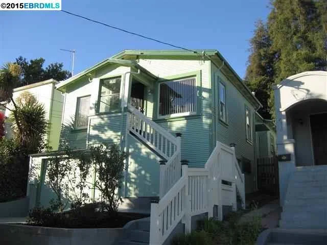 6304 Outlook Ave, Oakland, CA 94605-1824