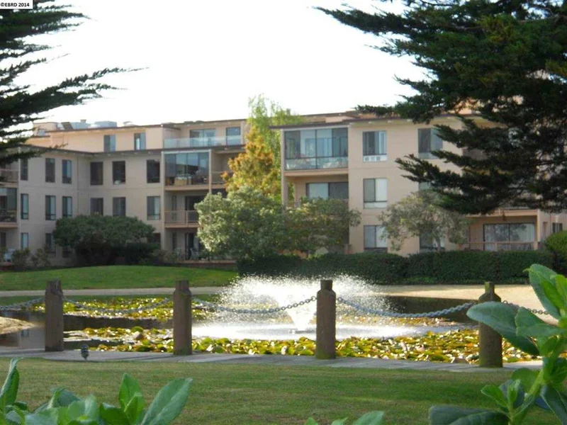 3 Commodore Drive #B253, Emeryville, CA 94608-1612