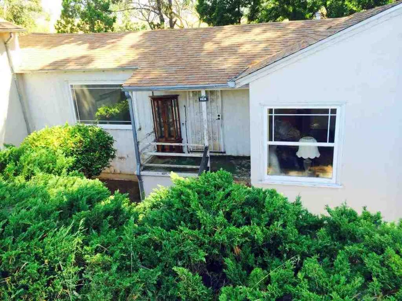 8936 Seneca St, Oakland, CA 94605-4318