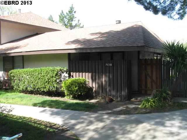 5473 Roundtree Pl #D, Concord, CA 94521-3959