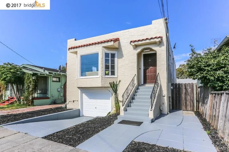 2716 Wallace St, Berkeley, CA 94702