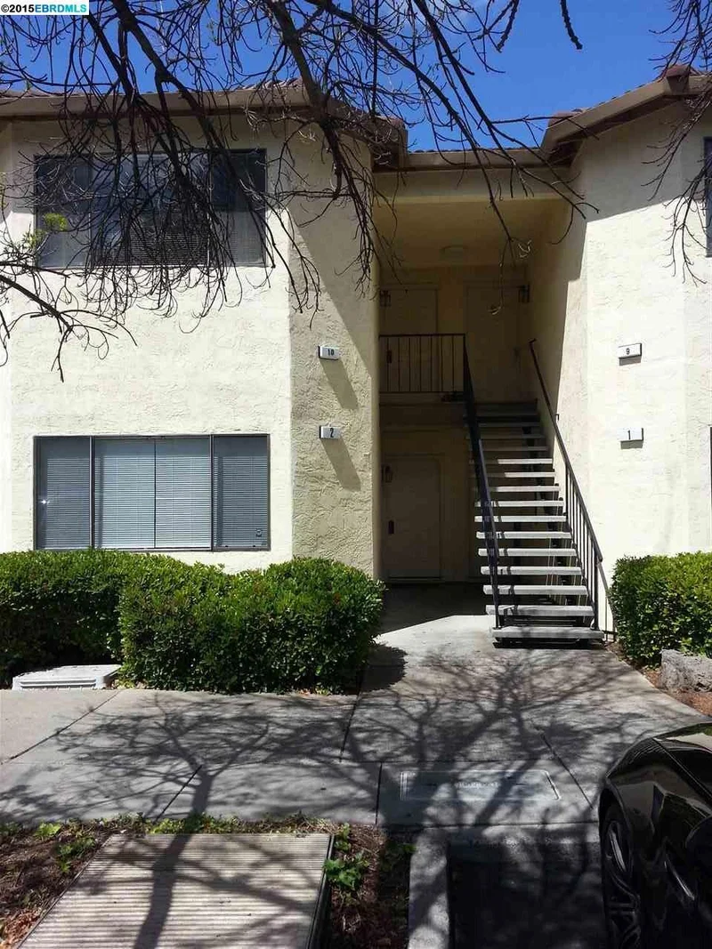 5070 Valley Crest Dr #10, Concord, CA 94521