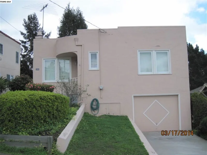 2990 Barrett St, Oakland, CA 94605-5310