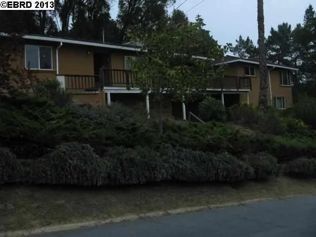 11400 Sun Valley Dr, Oakland, CA 94605-5734