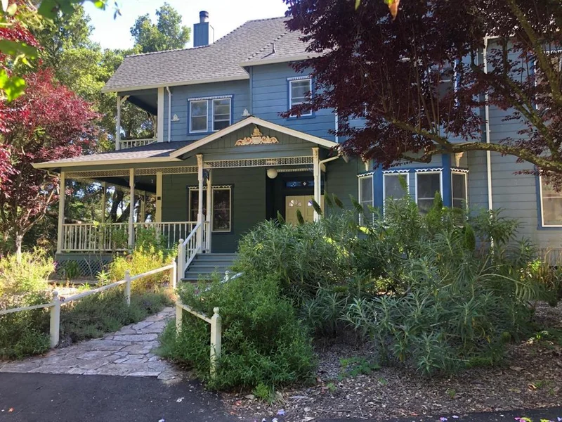 1015 Charles Hill, Santa Cruz, CA 95065