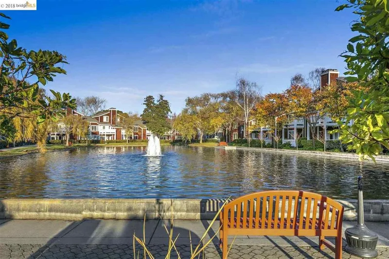 27 Marina Lakes Dr, Richmond, CA 94804