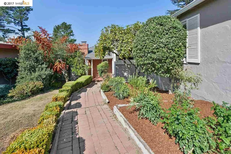 6293 Girvin Dr, Oakland, CA 94611