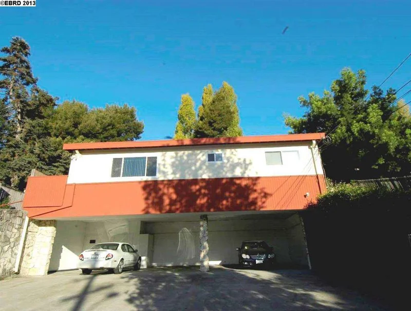 4501 Howe St #4, Oakland, CA 94611-4234