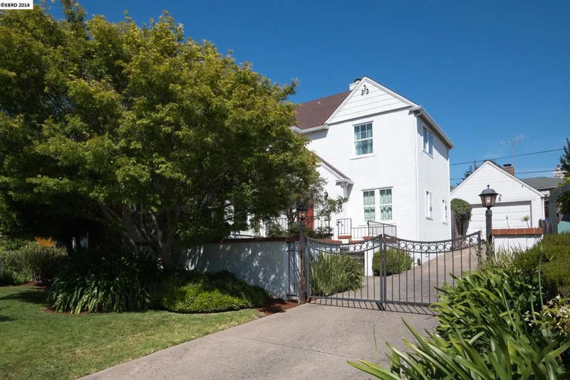 450 Carlston St, Richmond, CA 94805-2402