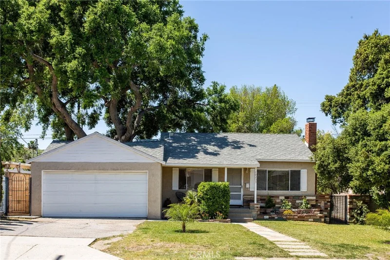 10233 Langmuir, Sunland, CA 91040