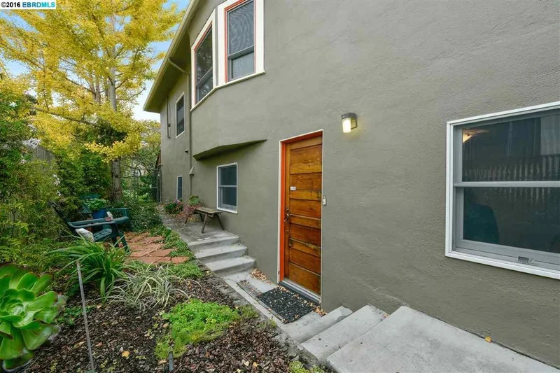 1042 62nd. Street #B, Oakland, CA 94608