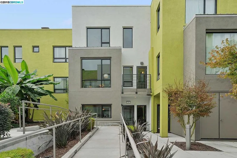 105 Zephyr Dr, Oakland, CA 94607