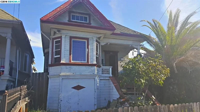3008 West St, Oakland, CA 94608