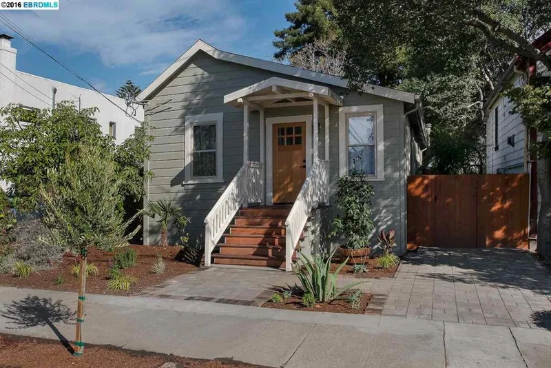 5560 Vallejo St, Oakland, CA 94608