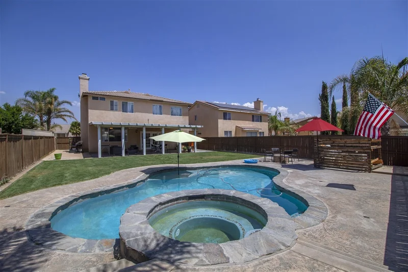 1025 Halstead Way, Hemet, CA 92545