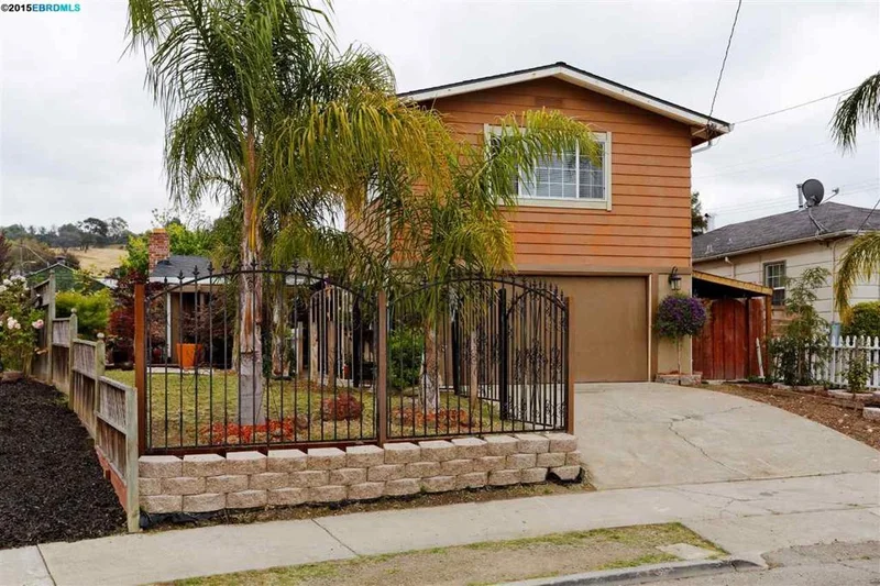 2687 Fisher Ave, Oakland, CA 94605