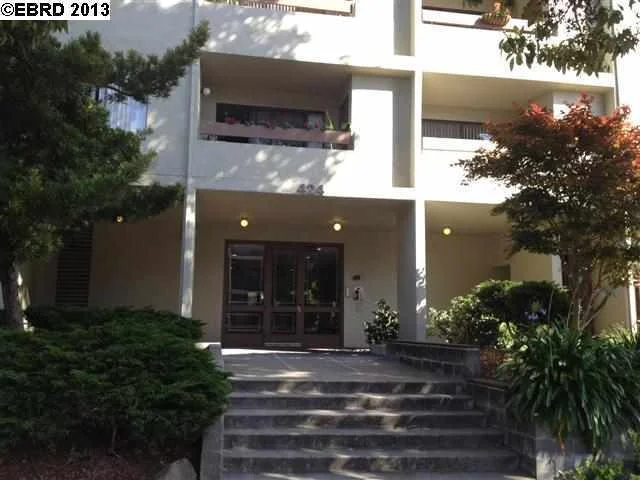 424 Orange St #207, Oakland, CA 94610-2925