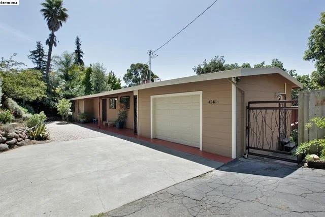 4548 Saint Andrews Rd, Oakland, CA 94605-4534