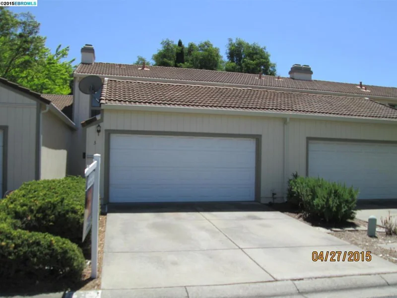 3 Plateau Ct, Hercules, CA 94547
