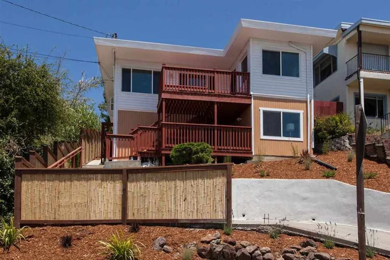 7732 Sunkist Dr, Oakland, CA 94605-3047