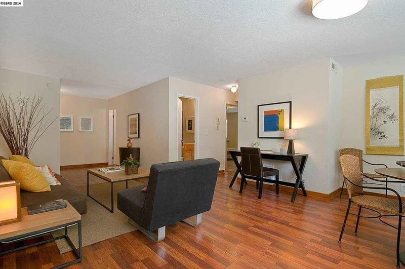 6211 Telegraph Ave #3, Oakland, CA 94609-1365