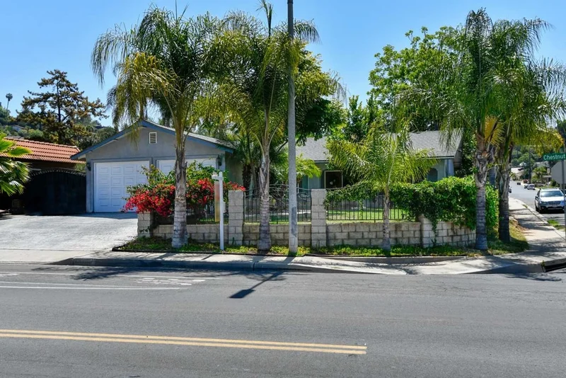 1050 Chestnut St, Escondido, CA 92025