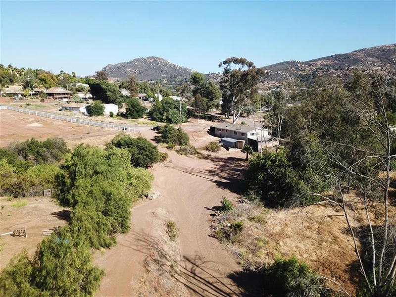 10092 Valle De Paz Rd., El Cajon, CA 92021