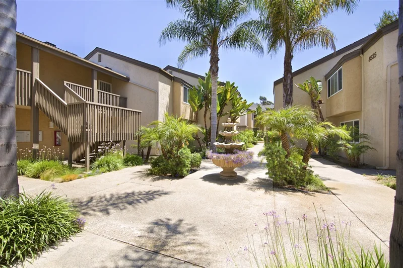 8525 Villa La Jolla Drive #E, La Jolla, CA 92037