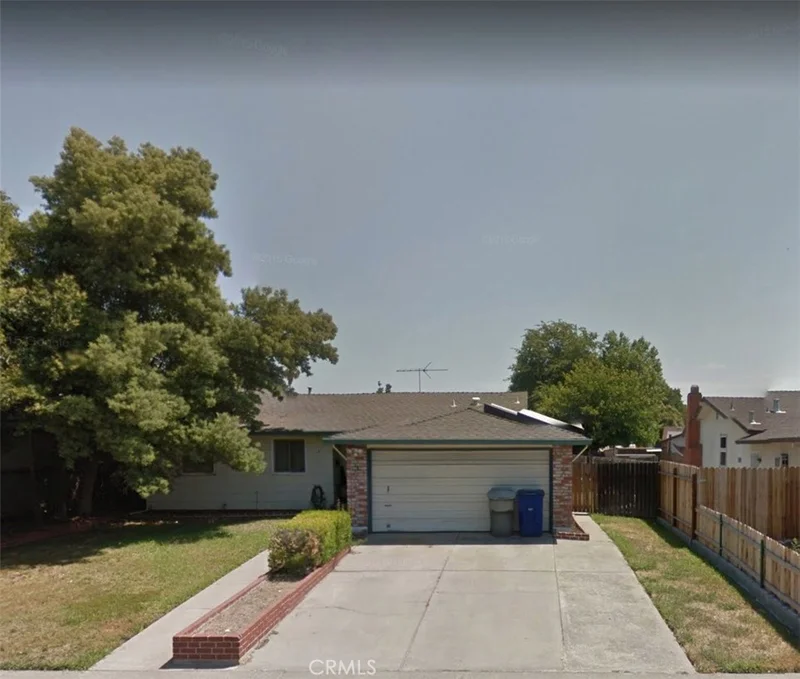 27 Lochmoor, Sacramento, CA 95823