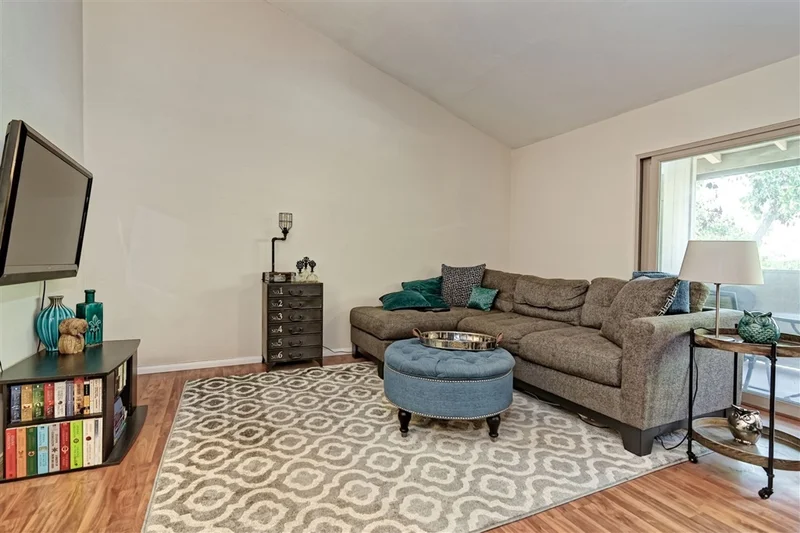 5533 Adobe Falls Rd. #10, San Diego, CA 92120