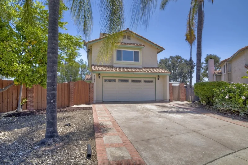 2595 Royal Saint James Dr, El Cajon, CA 92019