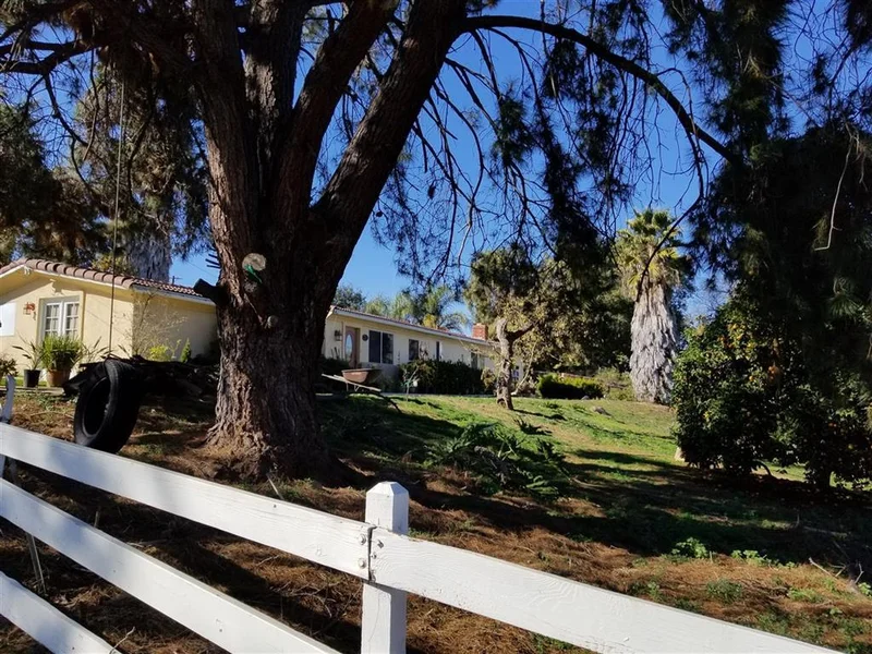 225 Laurine Ln, Fallbrook, CA 92028