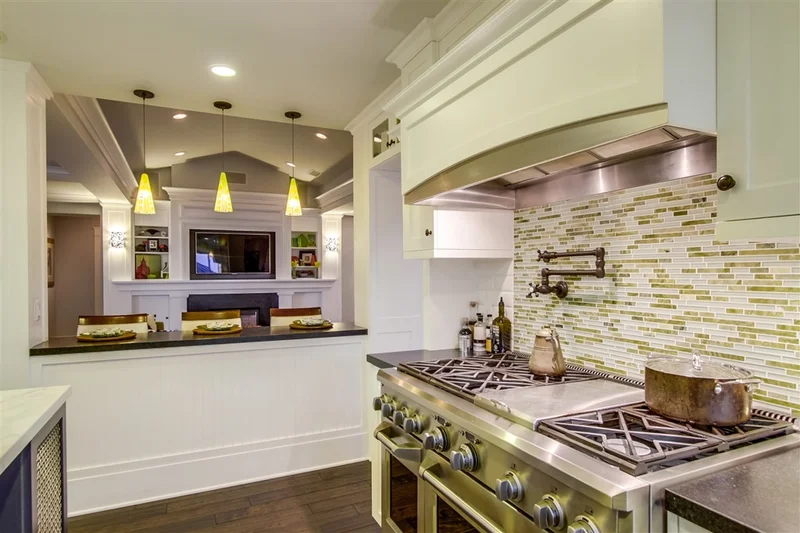 5524 Candlelight Dr., La Jolla, CA 92037