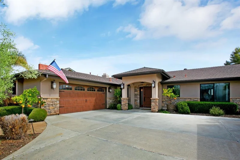 2716 Galicia Way, Carlsbad, CA 92009